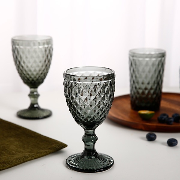 Grey-green diamond crystal cup set