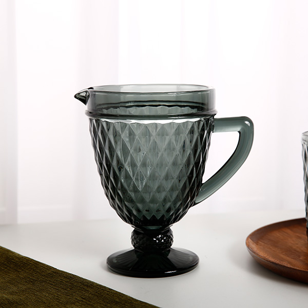 Grey-green diamond crystal cup set